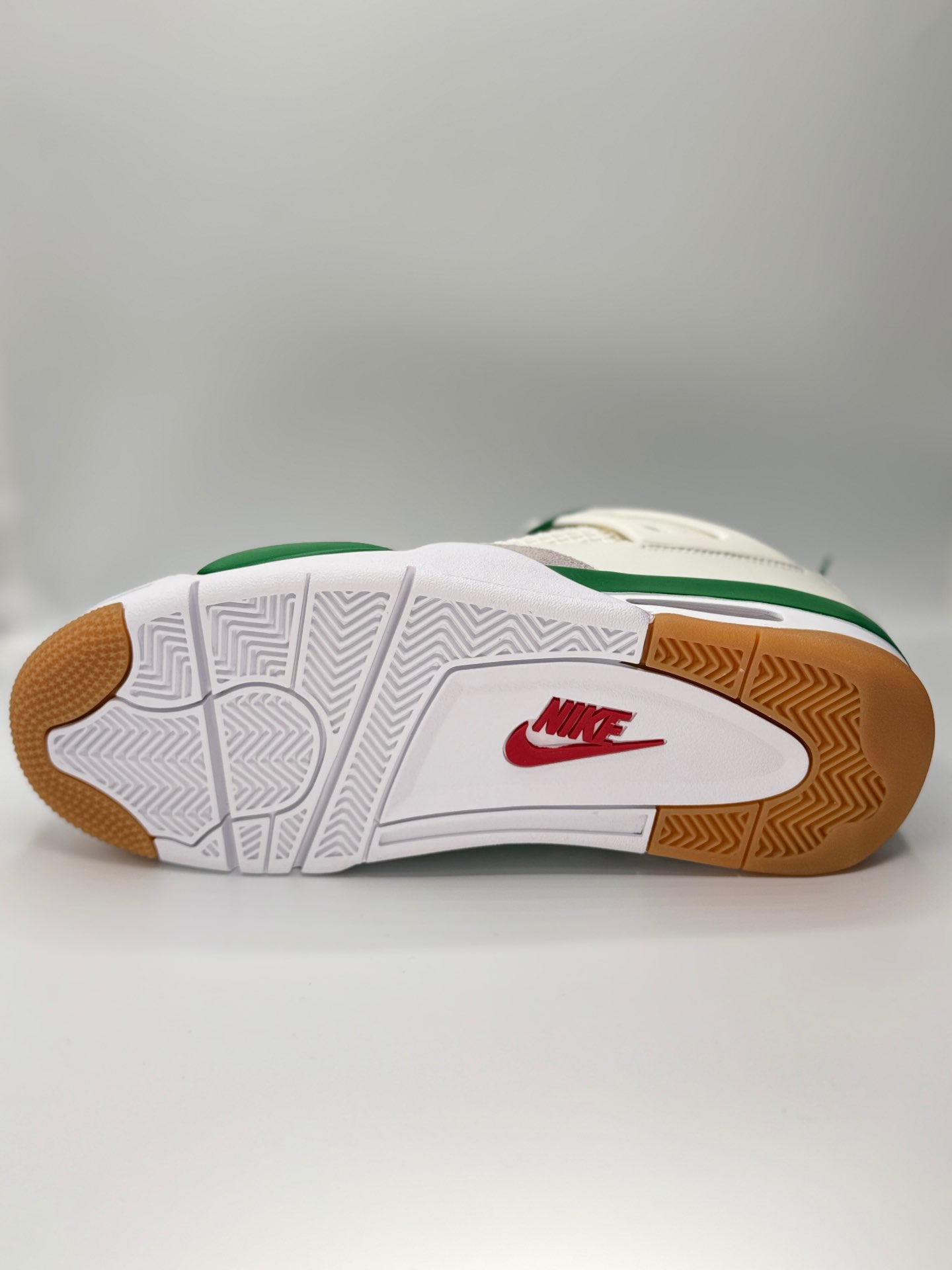 Jordan 4 Retro SB“ Pine Green”