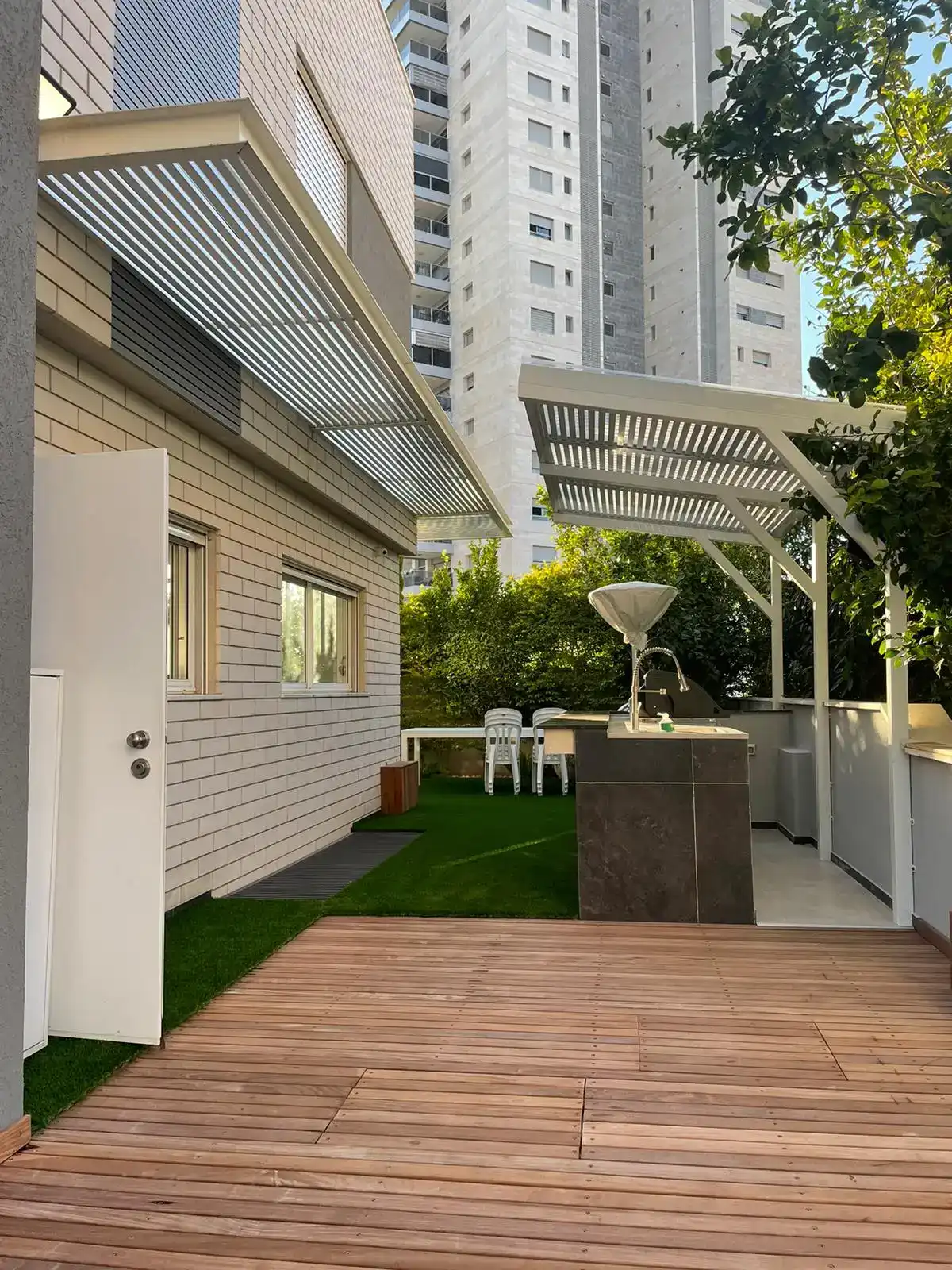 פרגולות אלומיניום לחורף ולקיץ – פתרון לכל עונה | PELEOZEN