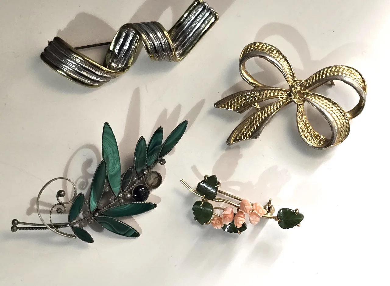 לוט של 4 סיכות לבגד כולם וינט'ג ממתכת