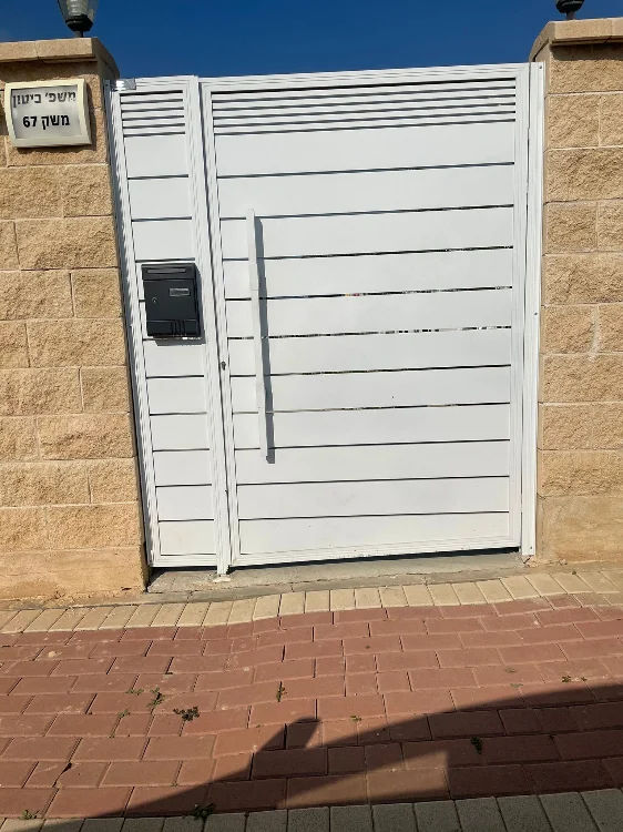 שער כניסה אלומיניום מרווח 