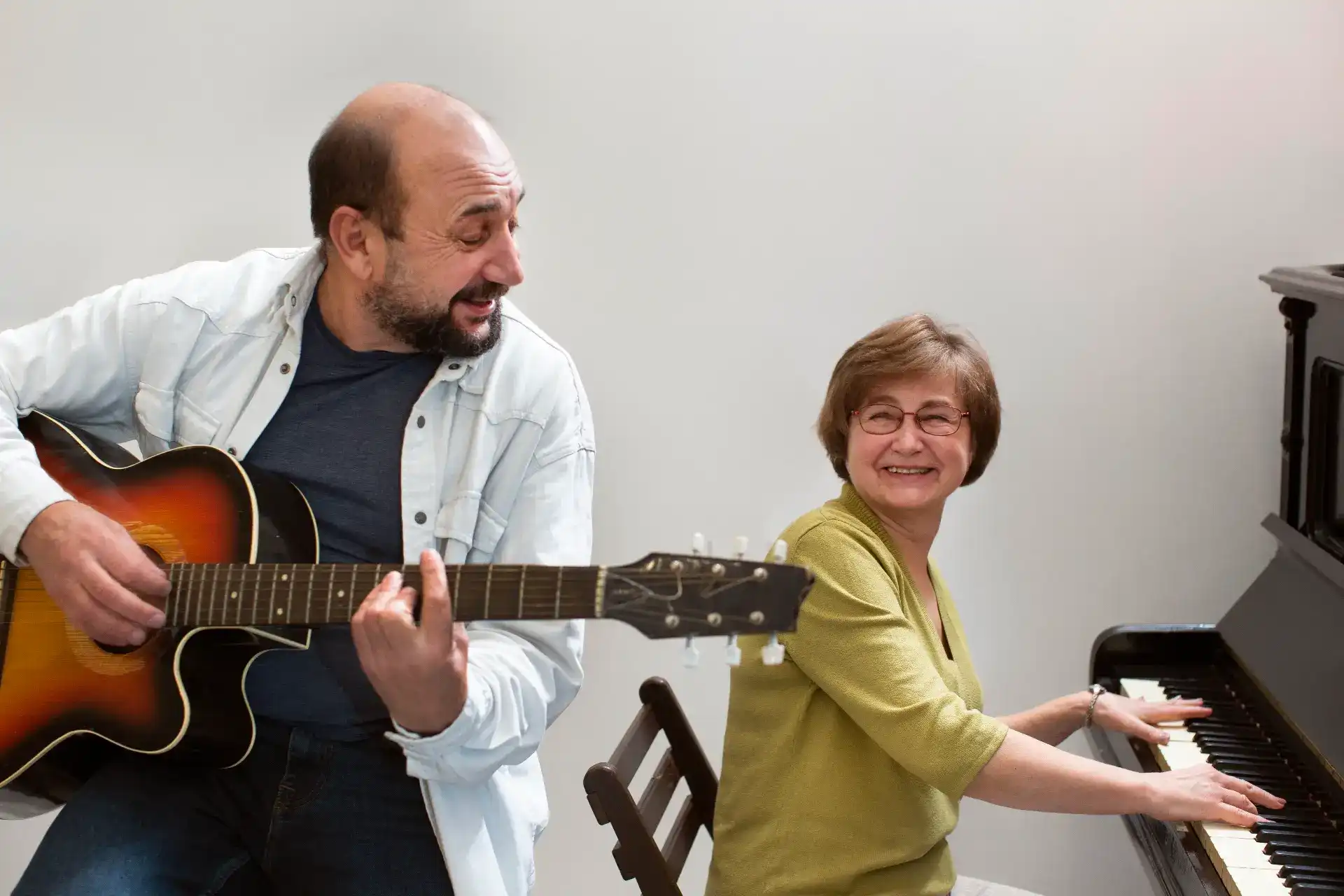 יתרונות מורה לפיתוח קול לעומת למידה עצמית | ד”ר תומר הישג