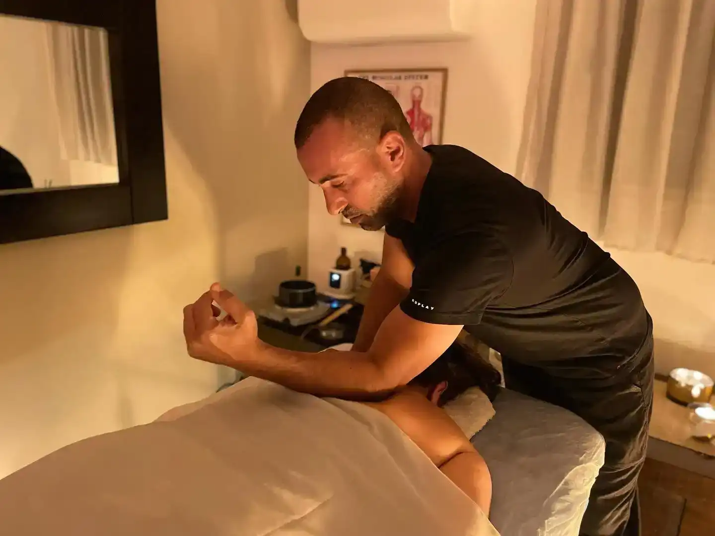 עיסוי רפואי בפרדסיה - שיפור תפקוד הגוף ושחרור ממוקד