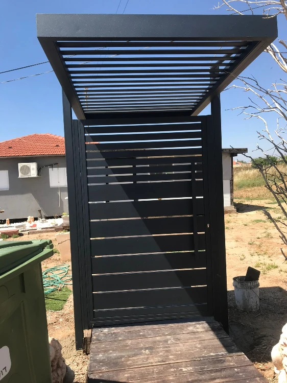 פרגולה תוסף לשער 