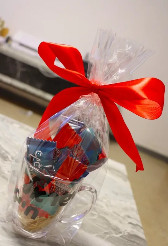 מארז שוקולדים מפנק בכוס ממותגת💙❤