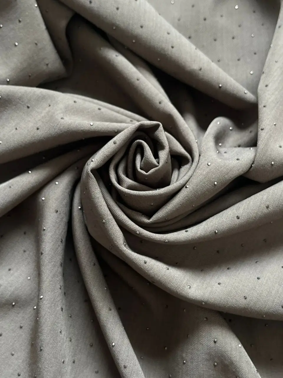 בד קומו עם ניטים 45 ₪ למטר