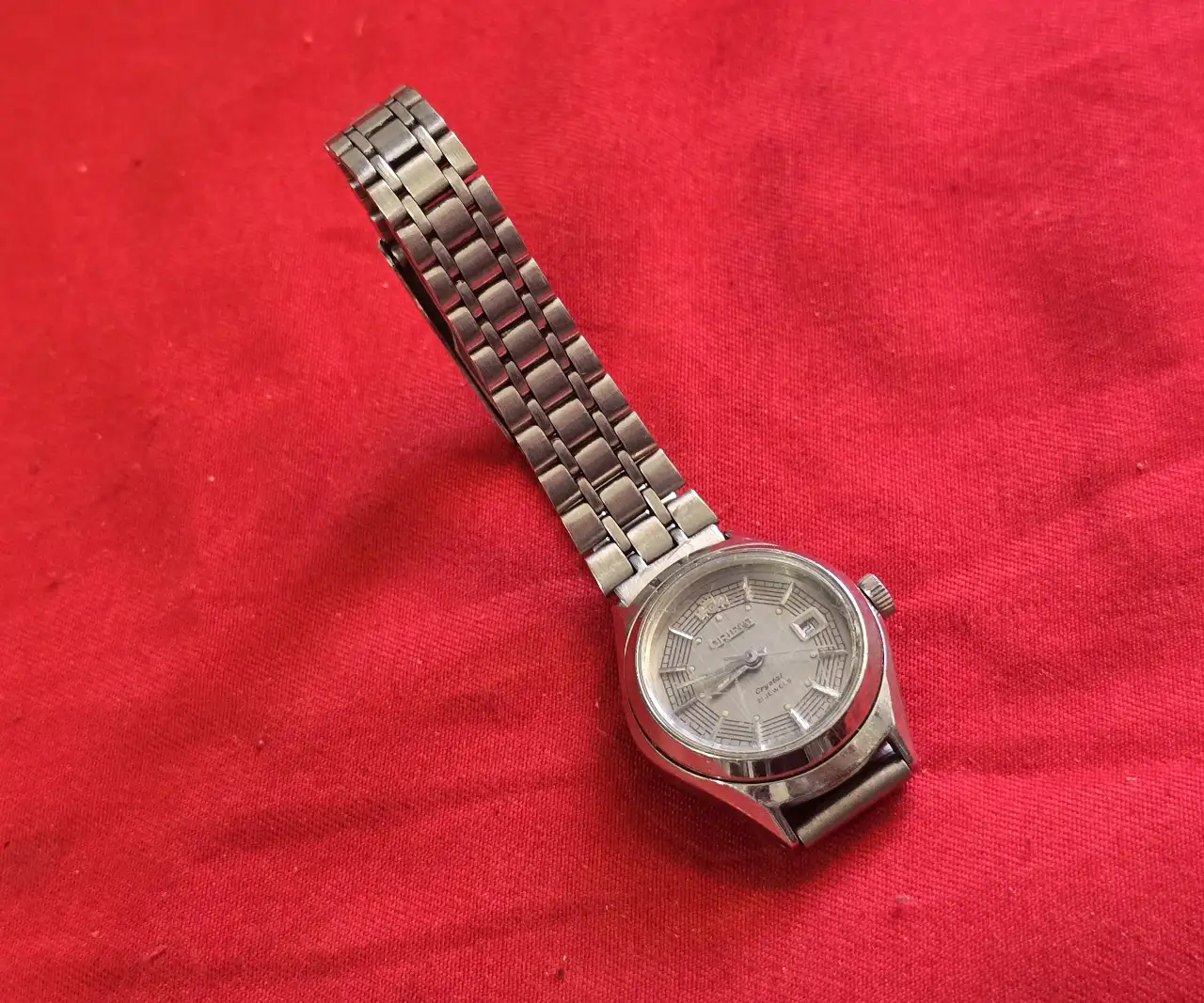 שעון יד לנשים אוריינט שעון ישן מאד השעון  במצב עבודה