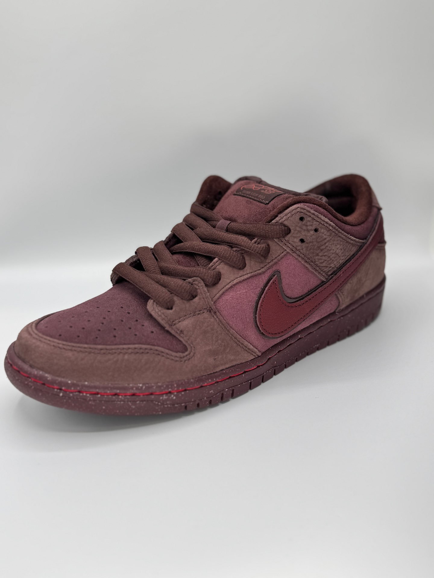 Nike SB Dunk Low “City of Love Burgundy Crush”