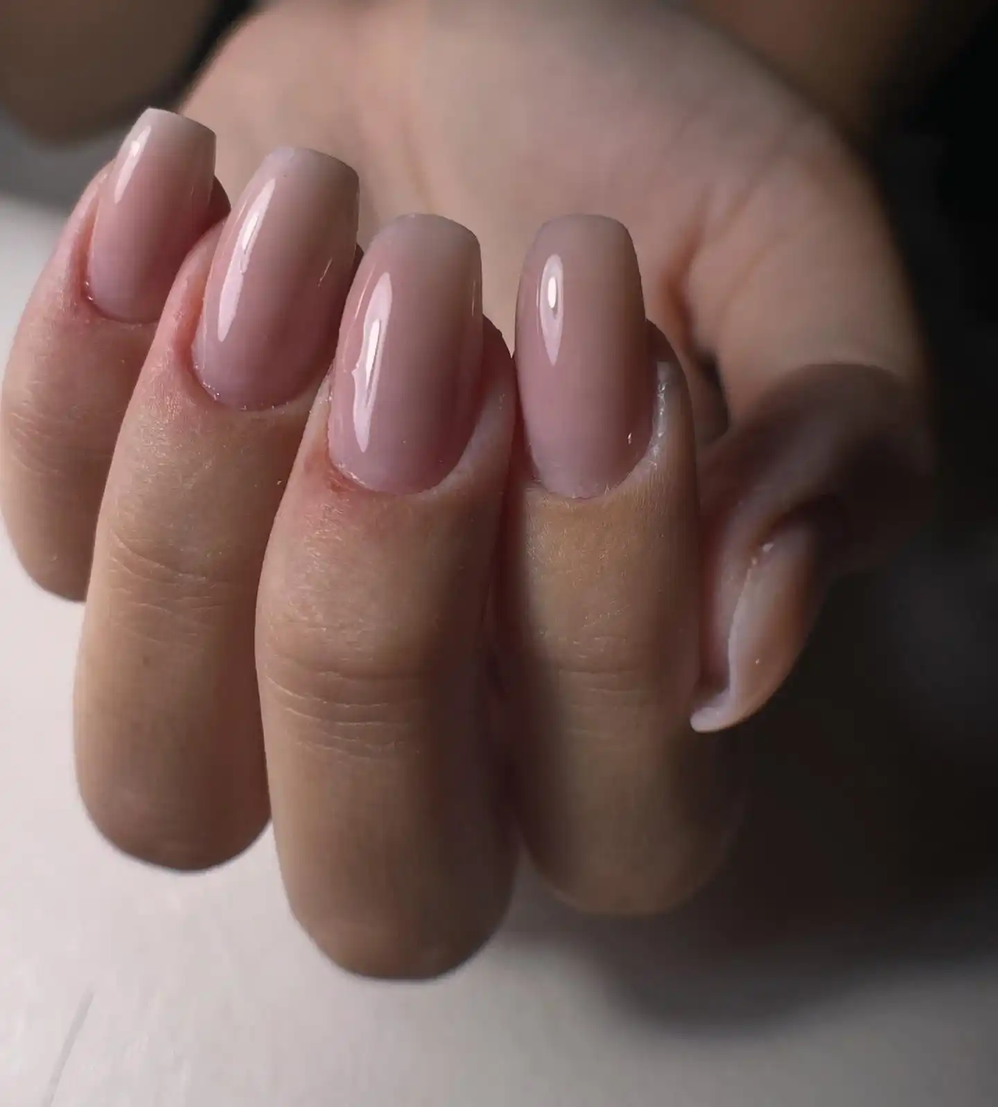 הטיפים לשמירה על ציפורניים בריאות בין טיפולים