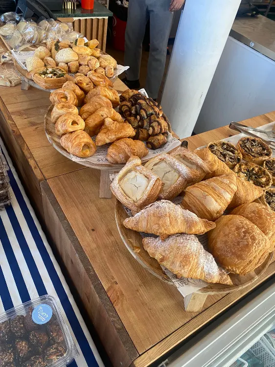 מבחר מאפים טריים