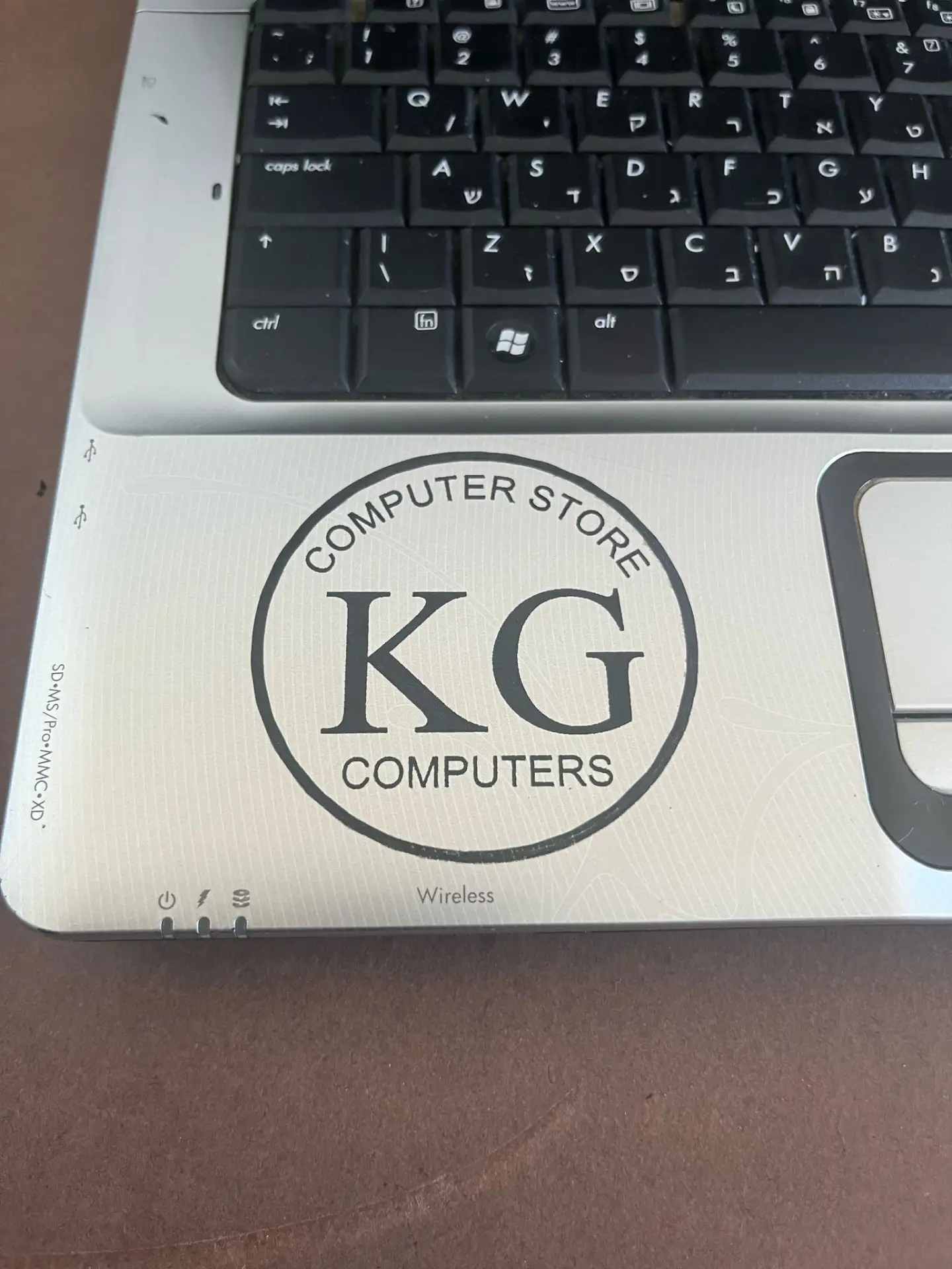 חריטה עם לוגו KG Computers