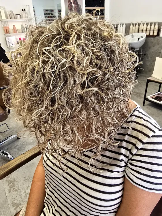 תספורות ועיצוב תלתלים