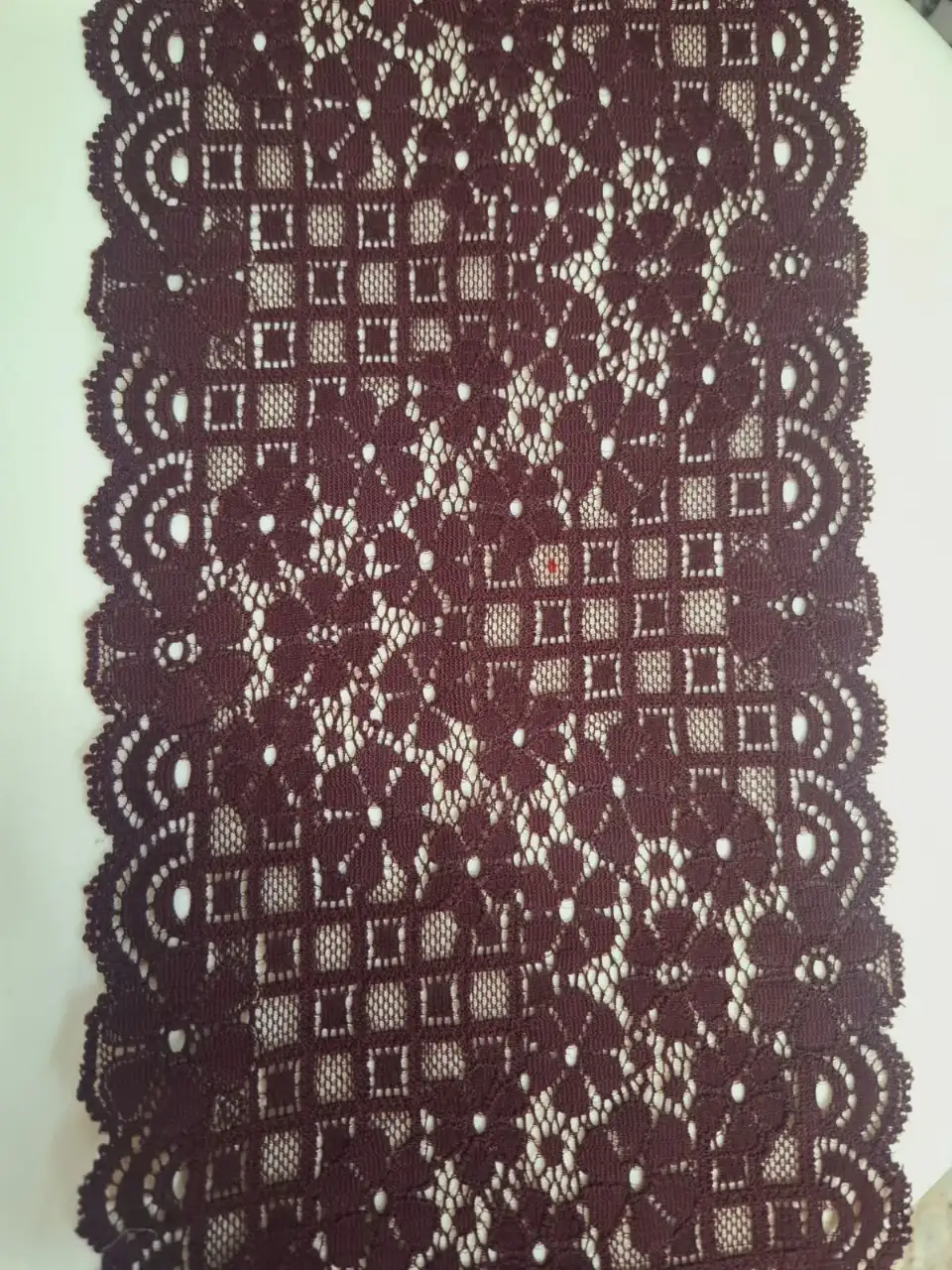 תחרה לייקרה