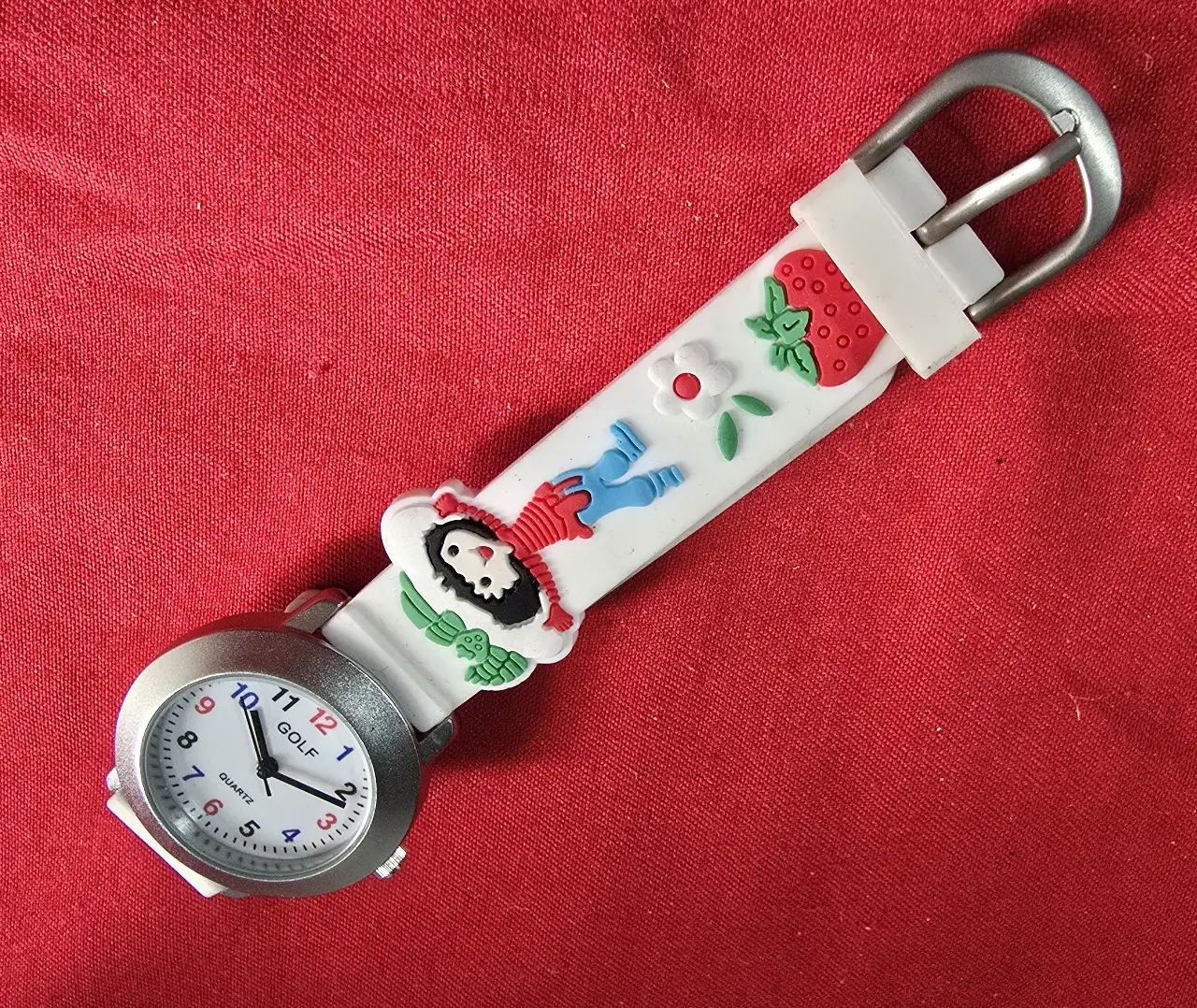 שעון ילדים GOLF WATER RESISTANT צריך סוללה השעון נמכר ללא אחריות AS IS כל השעונים מקוריים מחנות ולא היו בשימוש רוב השעונים עם כיסוי פלסטיק מגן