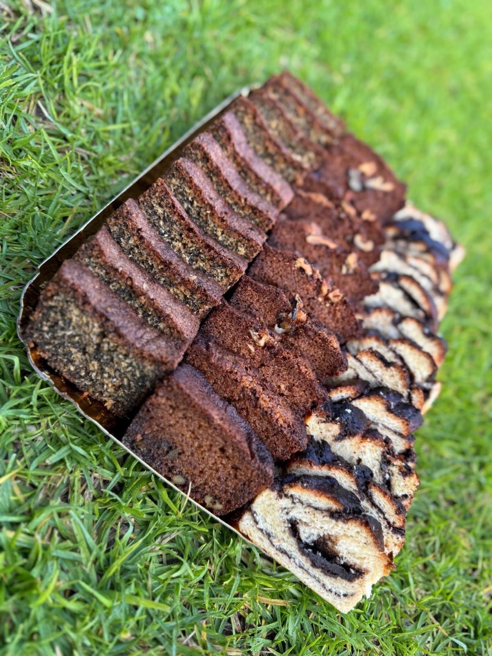 מגש עוגות בחושות