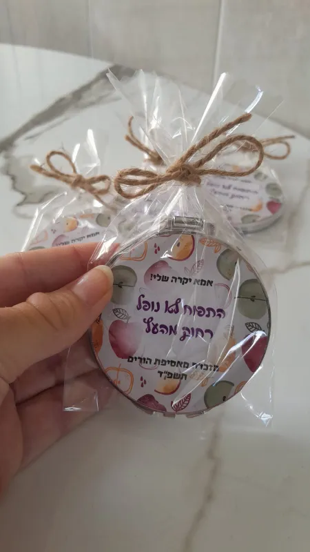 מראה ממותגת לאסיפת הורים (כולל עיטוף)