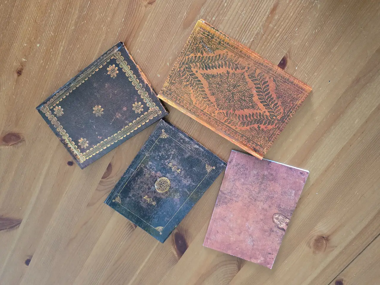 לוט של 4 הגדות לפסח מהודרות ויפות