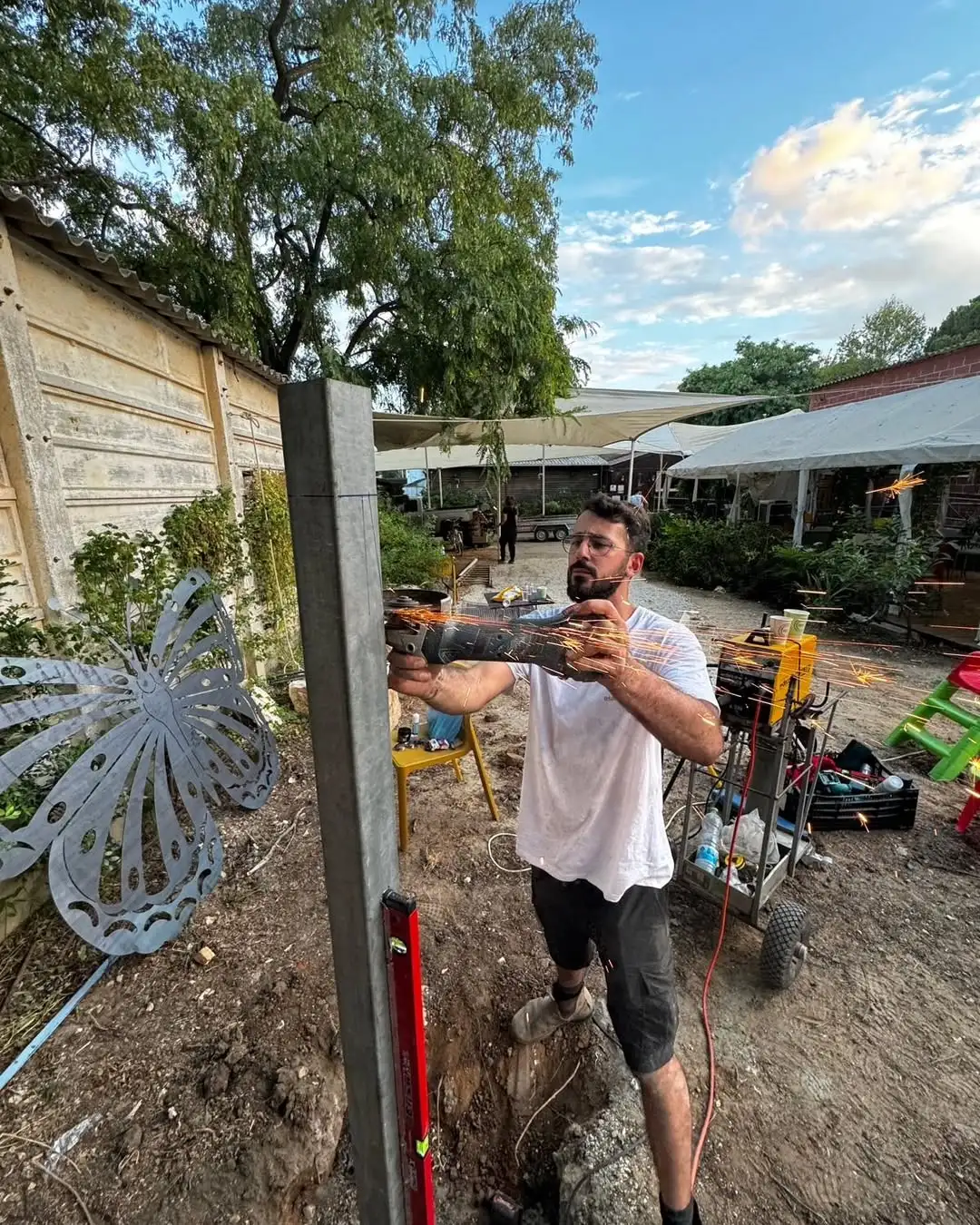 פסל לזכרה של בר תומר