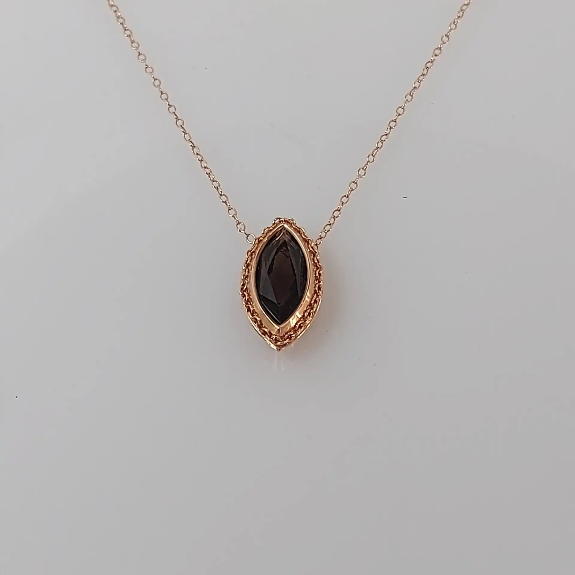 תליון עם אבן טופז סמוקי כןלל שרשרת זהב 14K