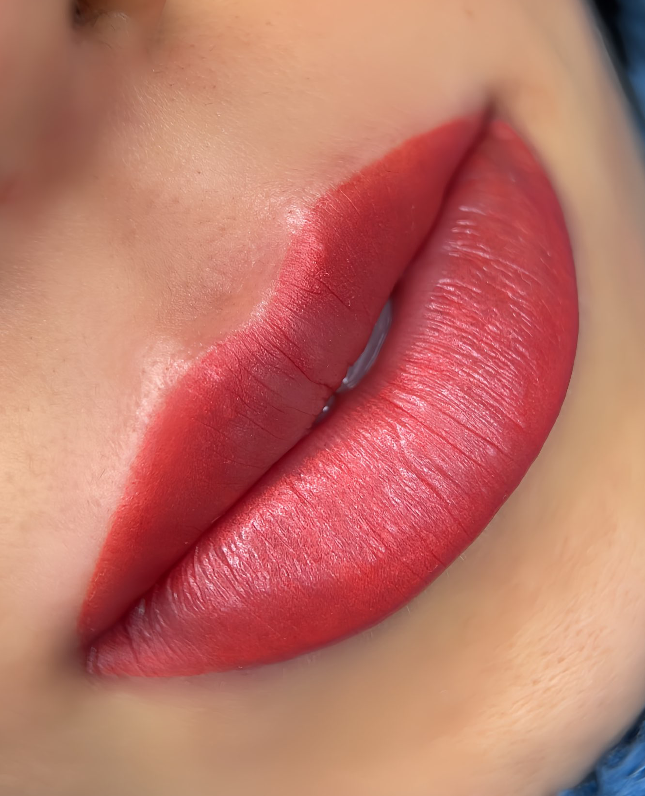 יתרונות הפיגמנט בשפתיים: טבעי, מחמיא ועמיד