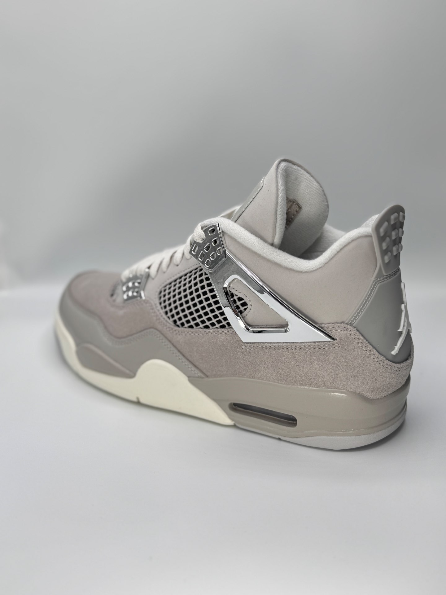 Jordan 4 Retro  “Frozen Moments”