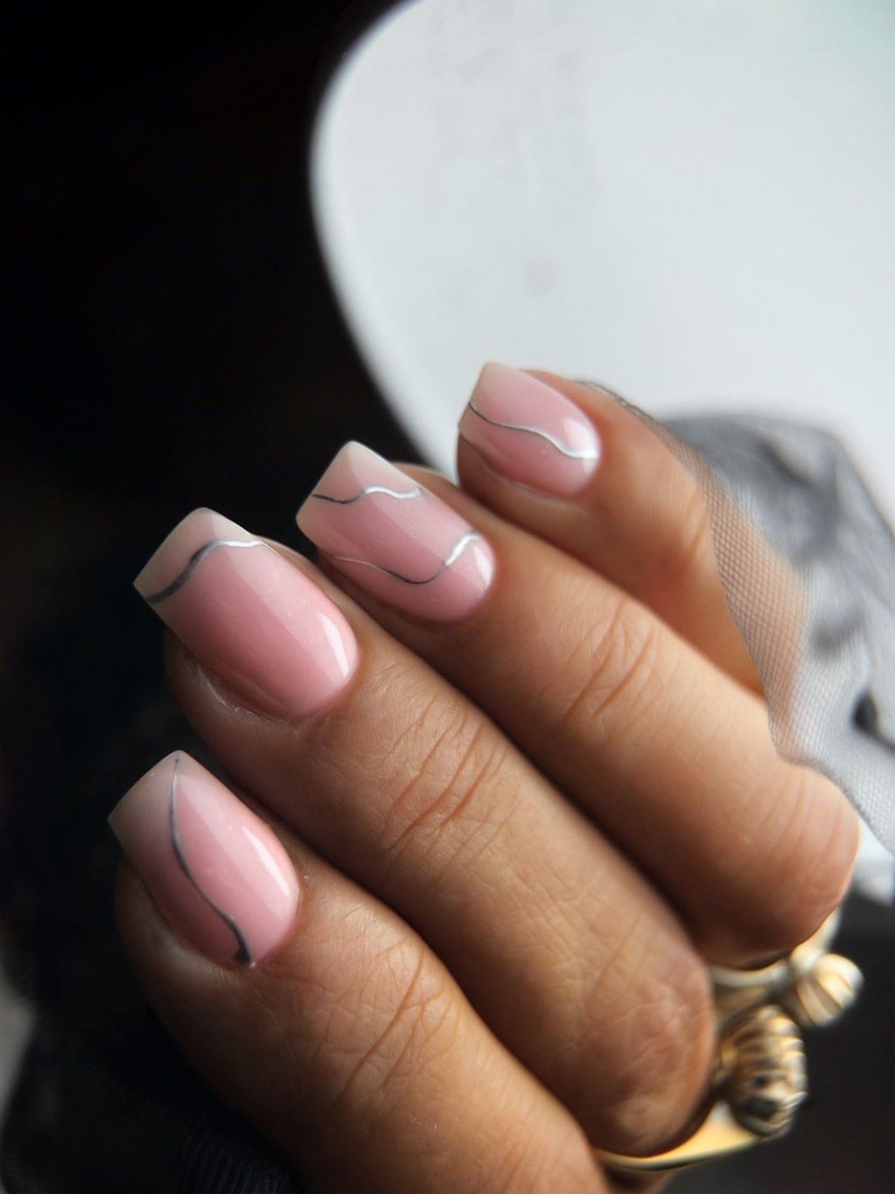 לק ג׳ל בישוב ספיר – מראה מבריק שנשאר | Sandra Clinic