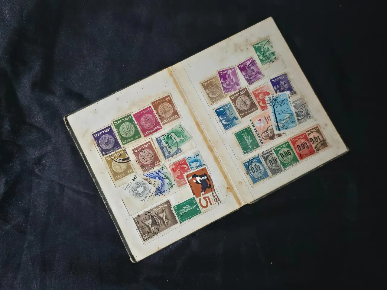 אלבום בולים שנות ה.60 מודבקים בולי מס קניה האלבום מלא בולים ארץ ישראל