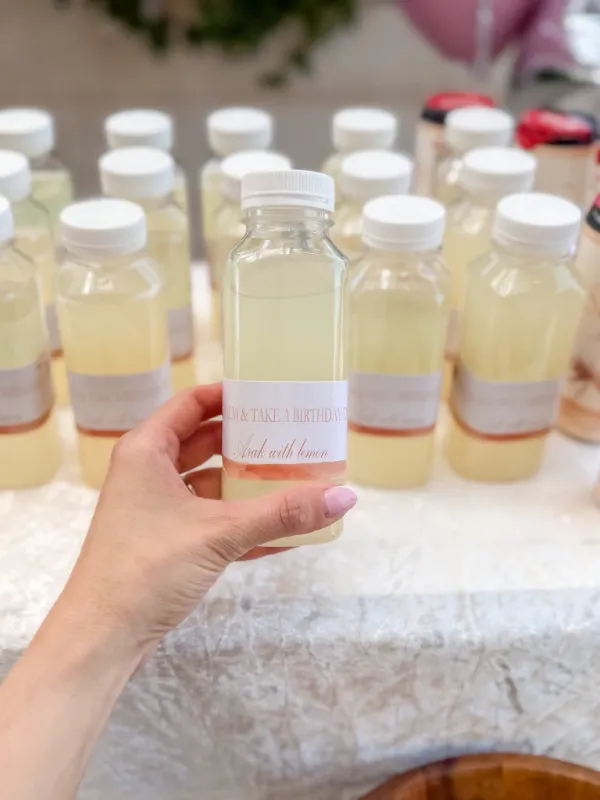 בקבוקים  ממותגים 250 מ״ל / 350 מ״ל סגירה הרמטית