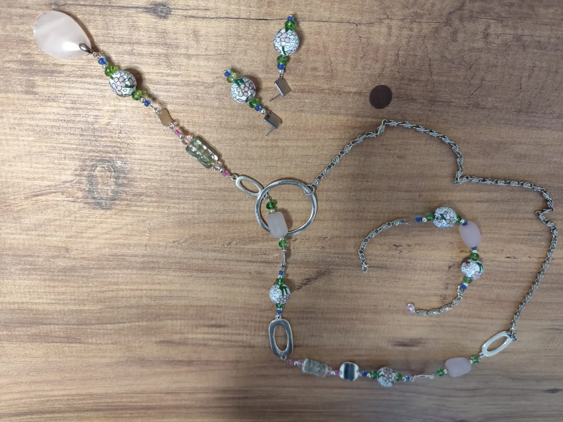 אבני חן עם חרוזי קלוזונא