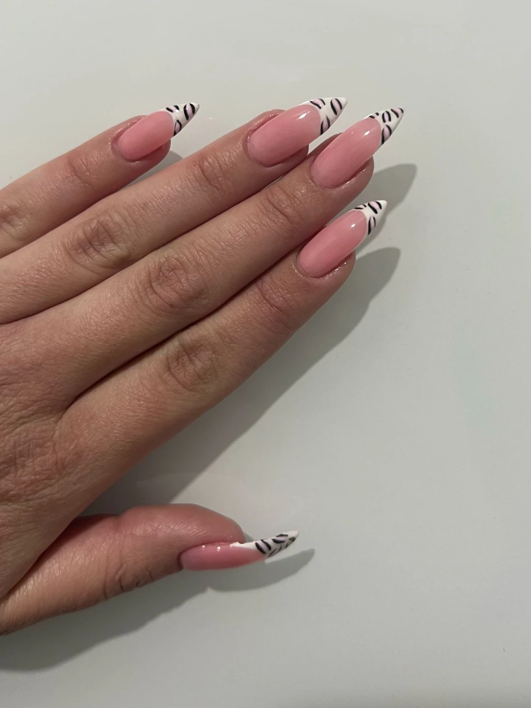 בניית ציפורניים באקריל