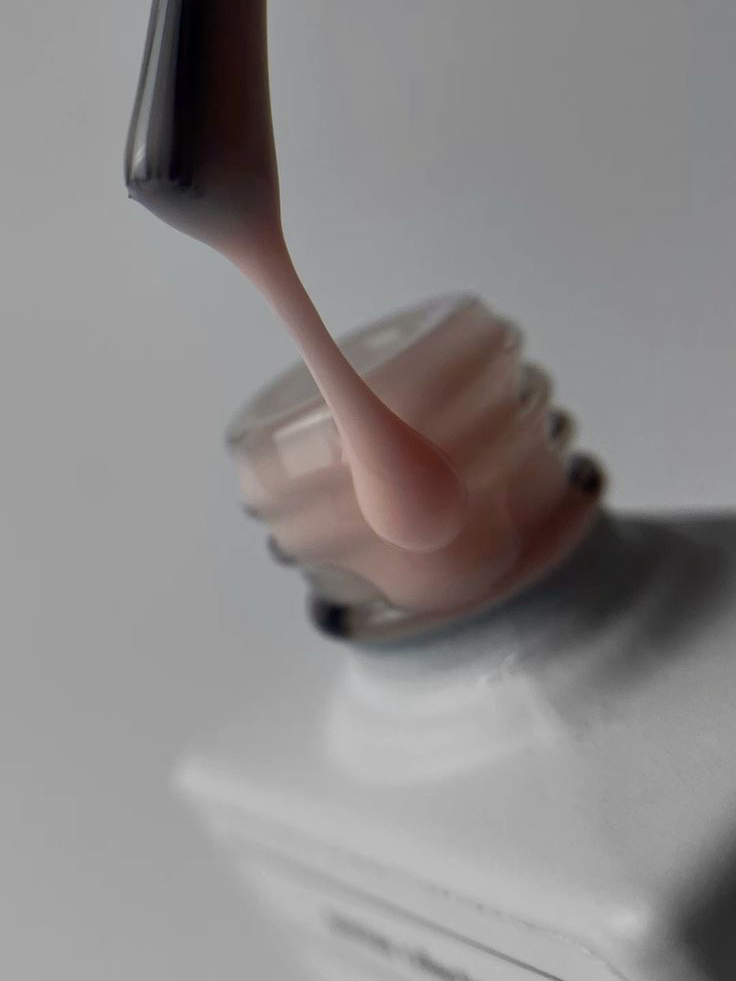 בנייה בטיפסים הפוכים בקרית ביאליק – שיטה מתקדמת לציפורניים מושלמות