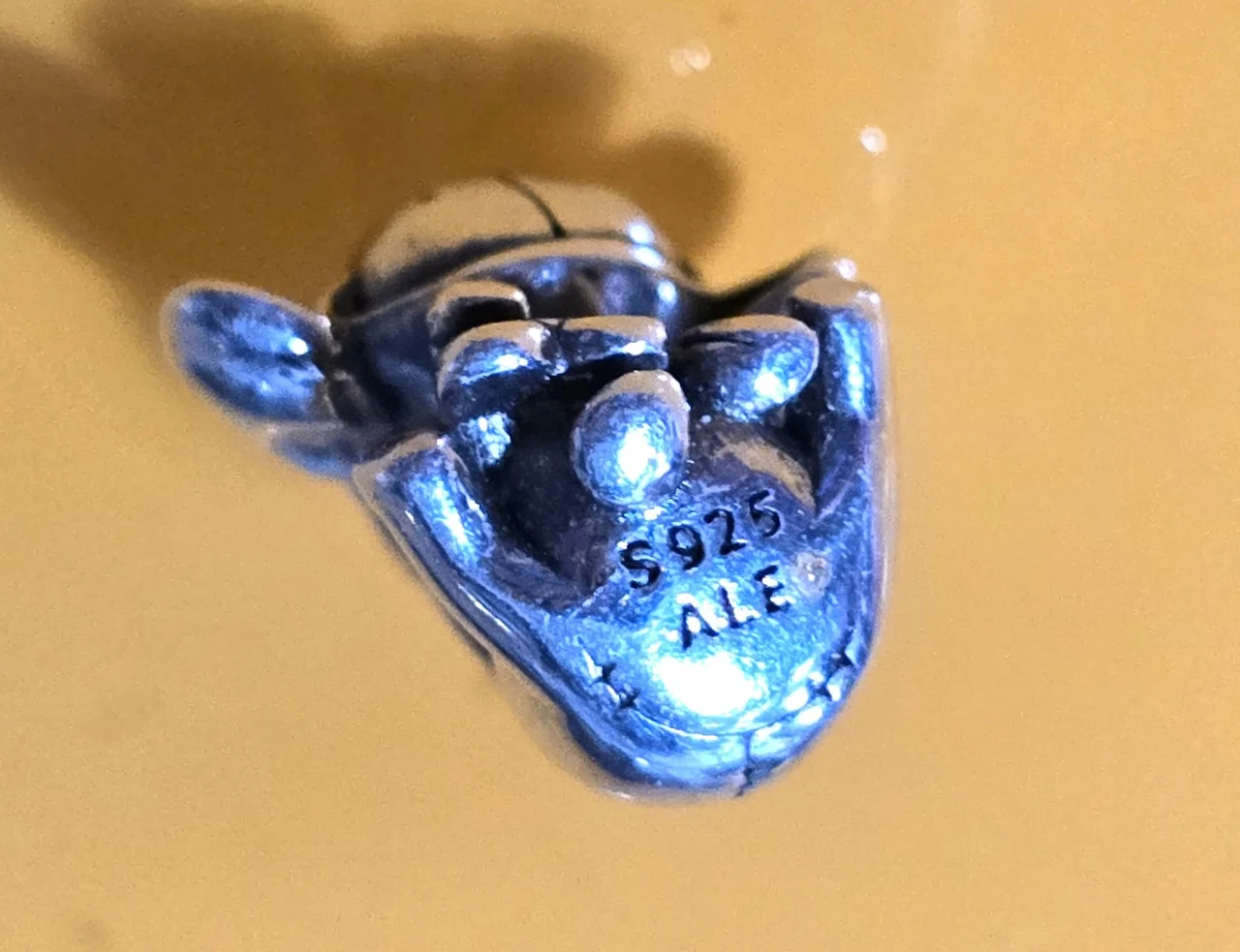 תכשיט מקסים של המותג המוכר Pandora (פנדורה) כסף 925 חתום סיפורי פו הדב