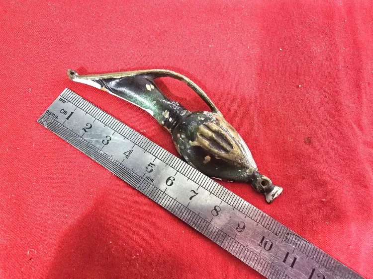 מזוזה ברונזה ישראלית ישנה בצורת כד Old mezuzah.