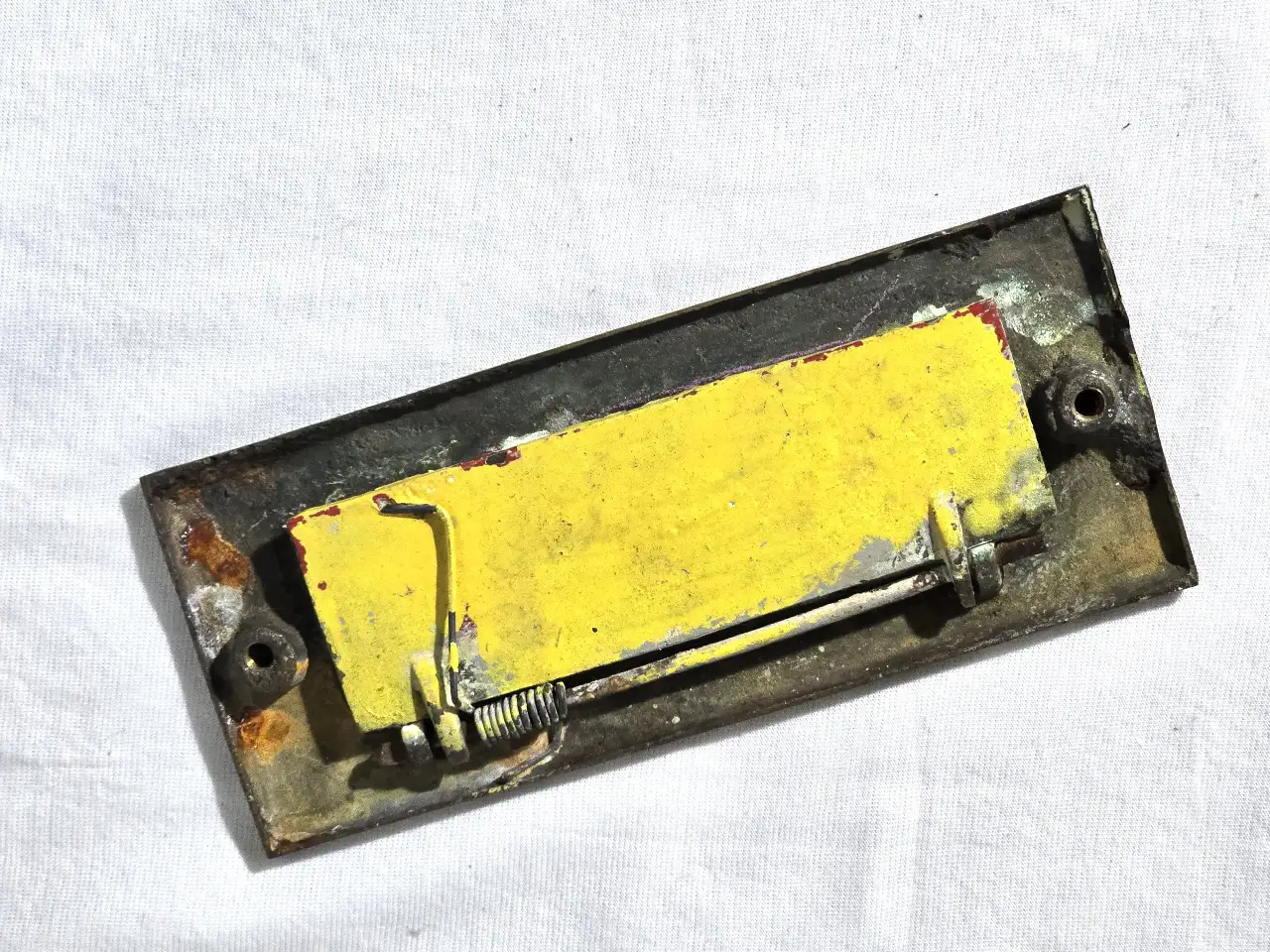 תיבת דאר ממתכת ברזל\פליז התיבה תקינה לחלוטין