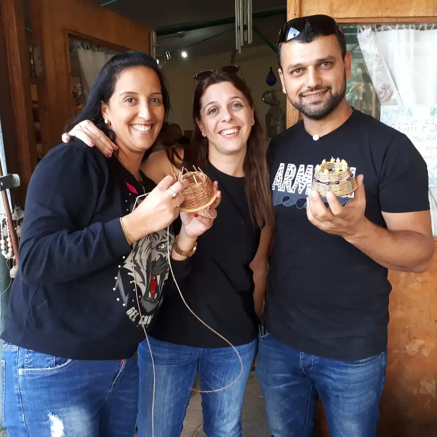 מגיעה אליכם לגיבוש צוות במשרד, בחדר המורים וכמובן בסטודיו בחצר ראשונים דגניה א'.