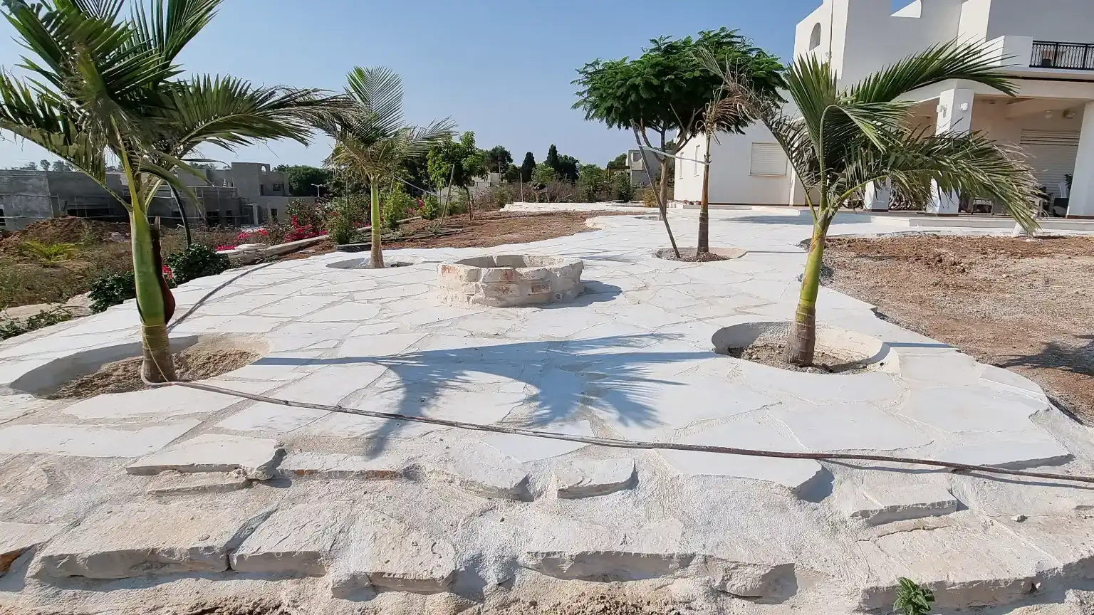 עבודות אבן טבעית- טרסות וריצוף חוץ