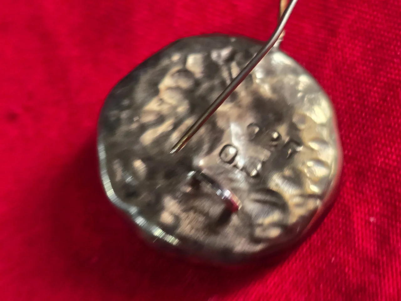 סט תכשיטים מרשים שרשרת קולר עם תליון מרכזי גדול ועגילים תואמים מרוקע וללא ליטוש כסף 925 חתום בשלושתם מאחור במרכזו של התליון והעגילים אבן גראנט גדולה שמסביבה אבני סברובסקי עבודת יד עוצב ע'י מעצבת