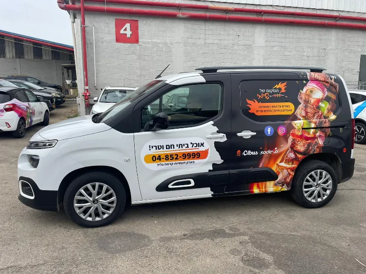  היתרונות של שילוט על רכב