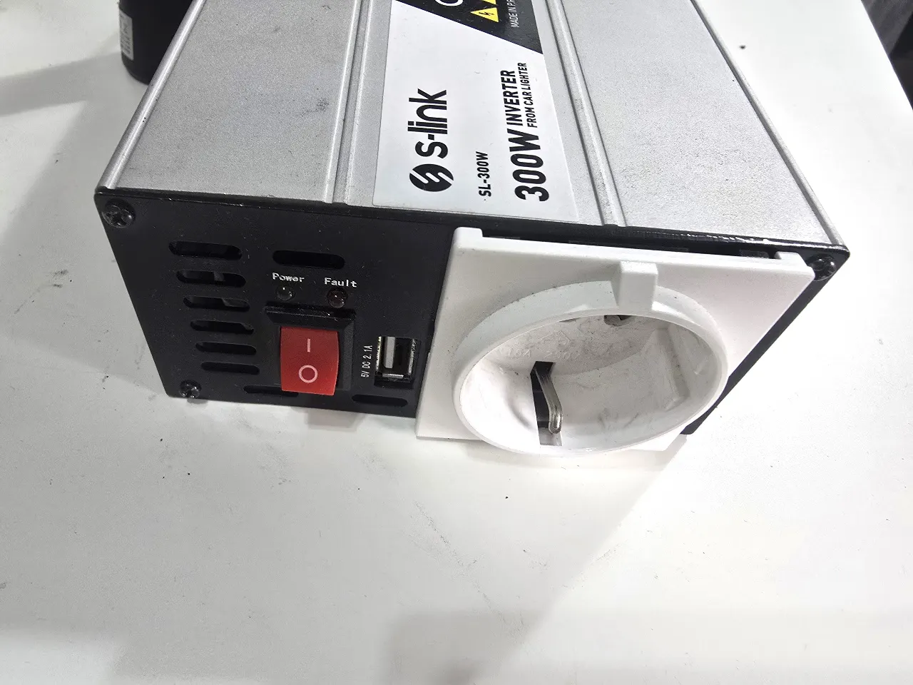 ממיר מתח לשדרוג הרכב מ 12V ל.220V ..חיבור מכשירים עד 300W מדפסת טלויזיה מחשב
