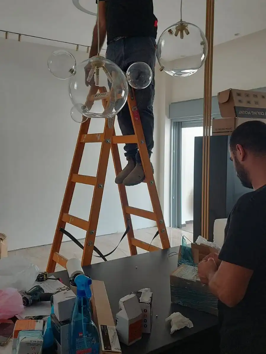 התקנת גופי תאורה