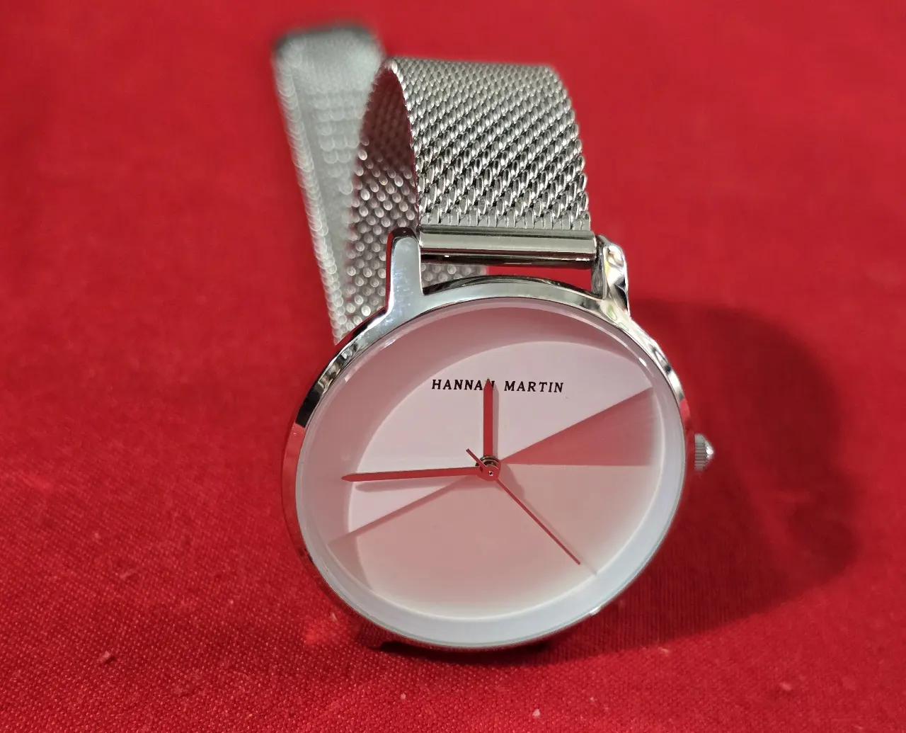 שעון חדש לגמרי לנשים ממותג Hannah Martin מנגנון קוורץ יפני איכותי