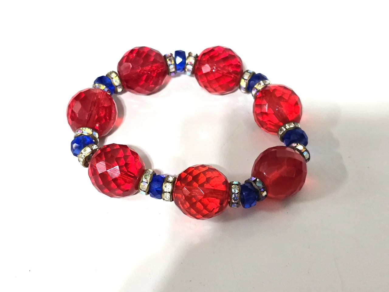 צמיד יפיפה עבודת יד מחרוזי קריסטל וחרוזי סווארובסקי גמיש מותאם לכל גודל