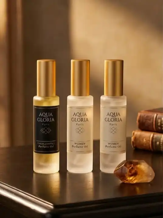  3 בשמי שמן / אלכוהול, כל בושם מכיל 30 מ'ל. 