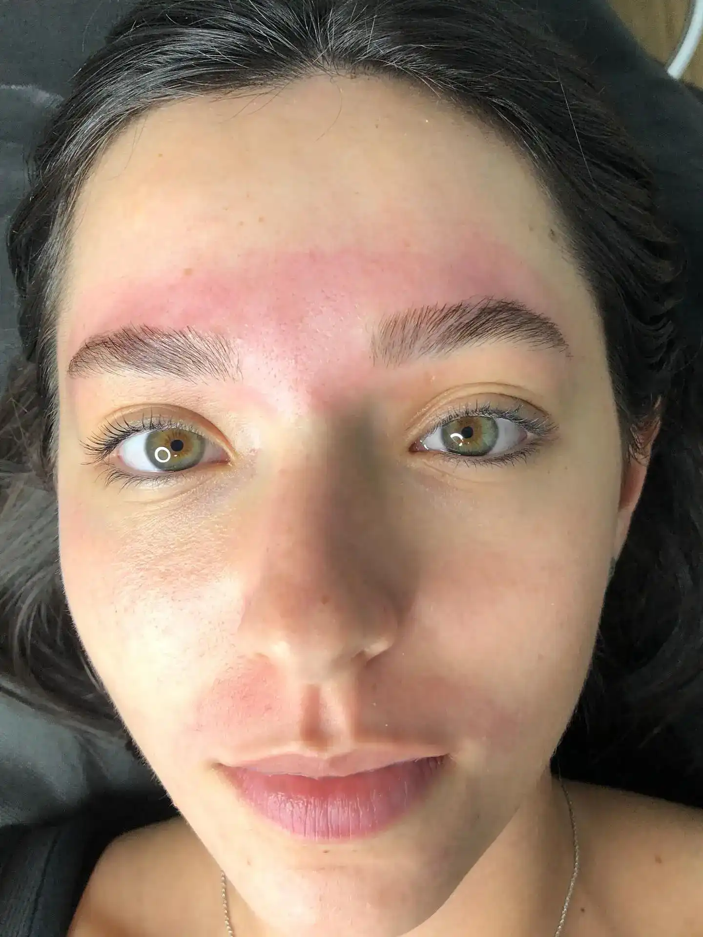 עיצוב גבות טבעי🪄