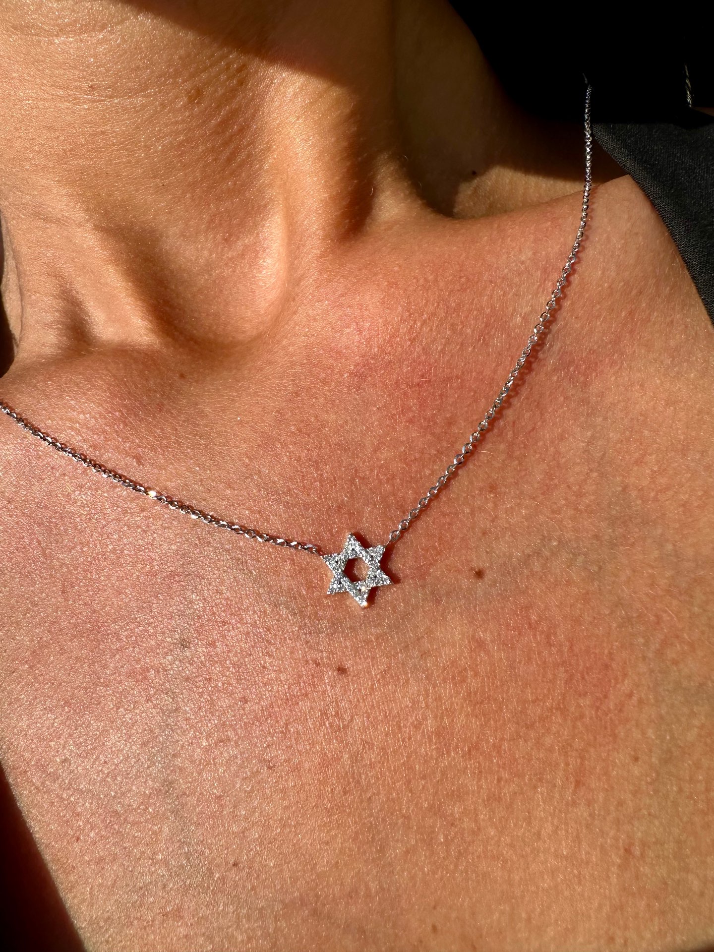 שרשרת ״ מגן דויד ״ מעוצבת משובצת יהלומים טבעיים