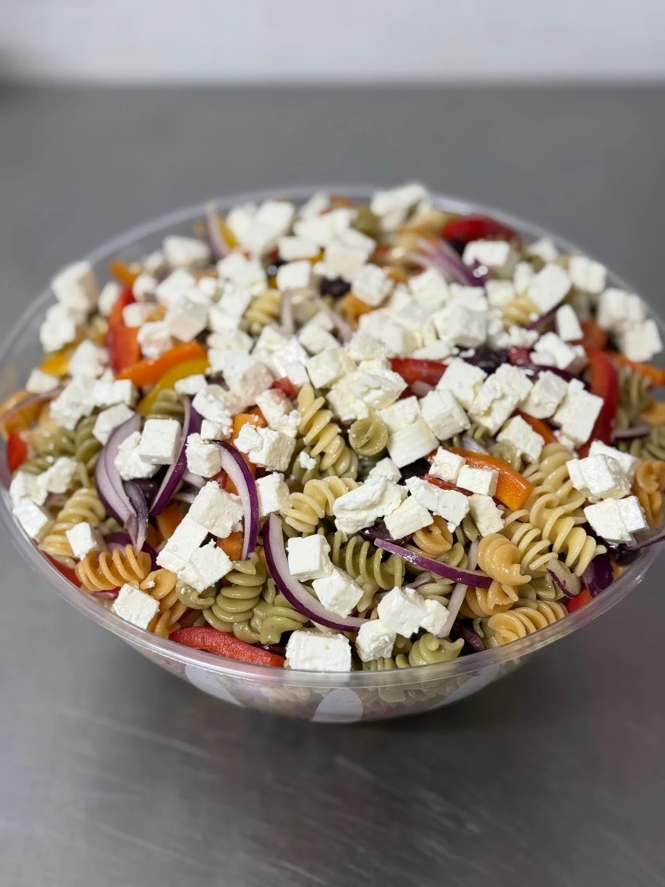 סלט פסטה קר ברוטב פסטו