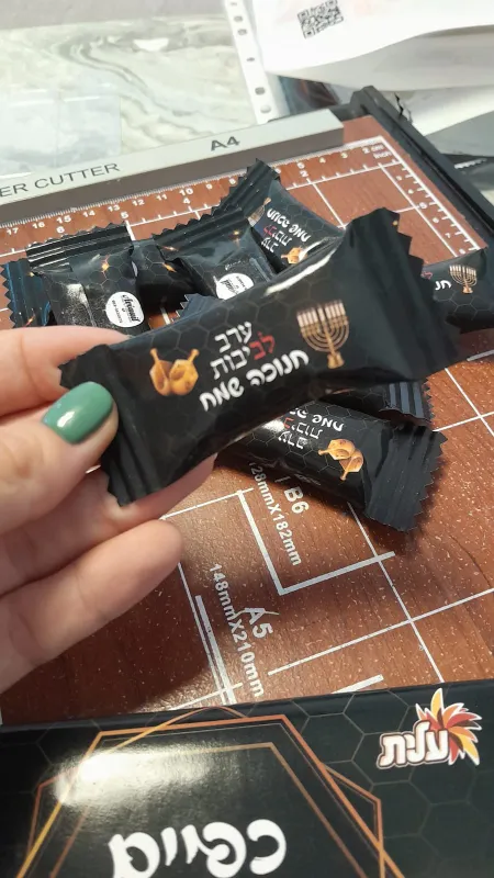 מיתוג שולחן חנוכה