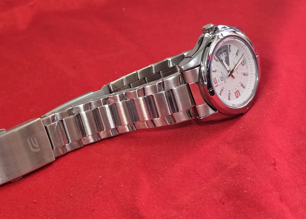 שעון יד חדש לגמרי עובד סוללה חדשה