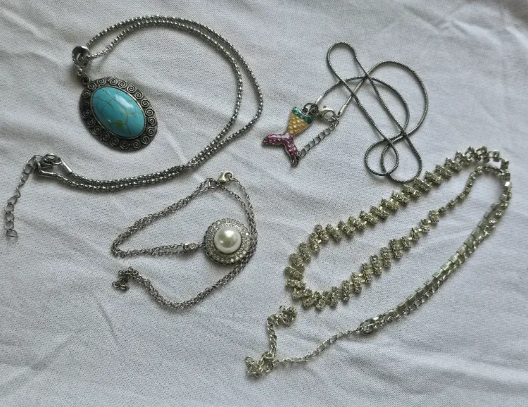 לוט של 4 תכשיטי אופנה