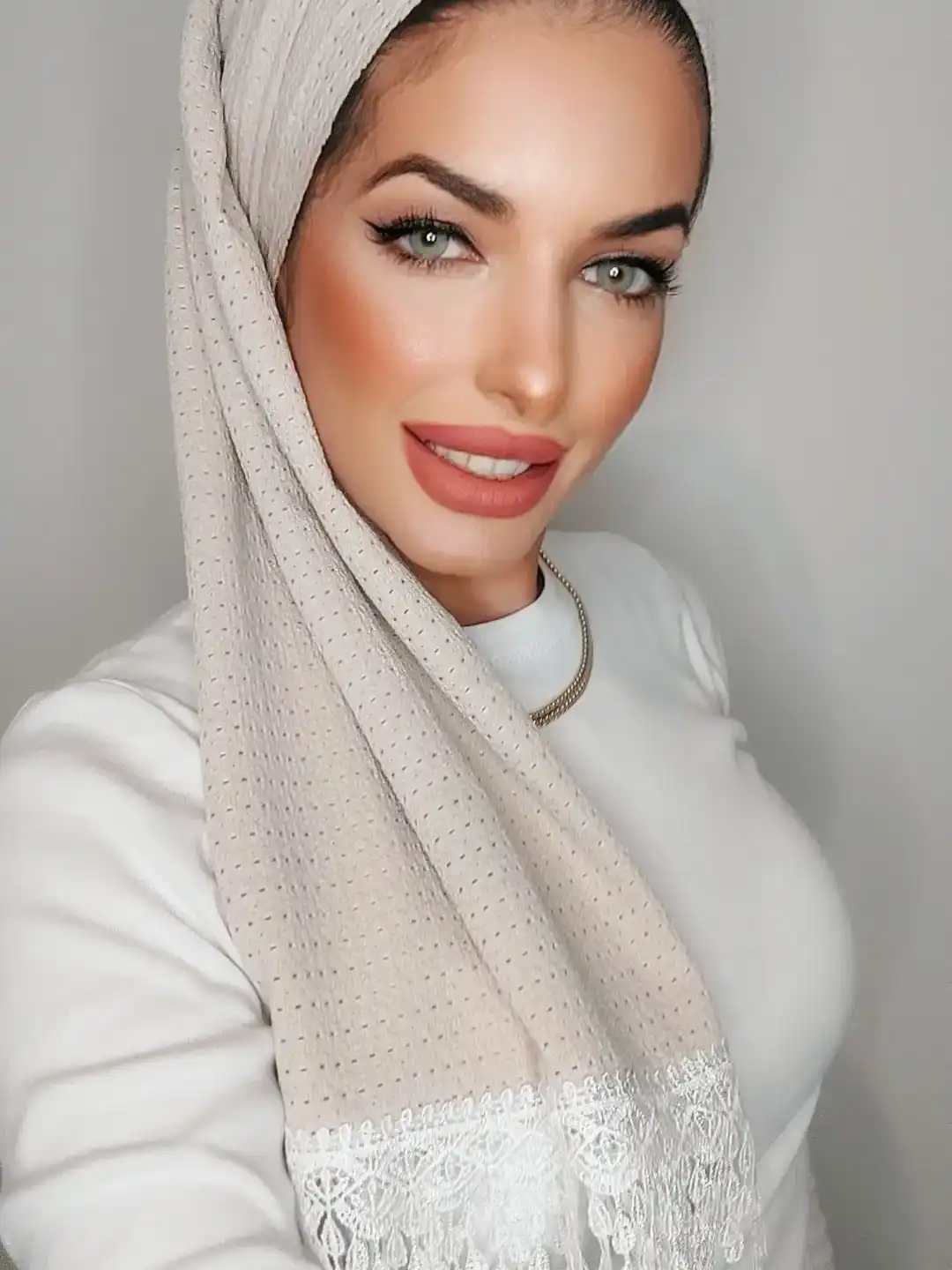 מטפחות סריג ג'קארד בשילוב דנטל 