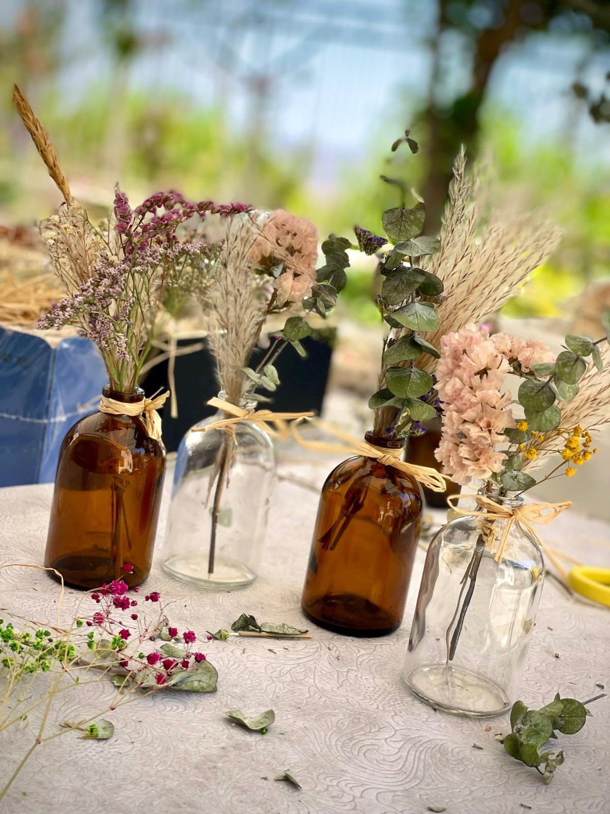 בקבוקון בשילוב סידור פרחים קטן